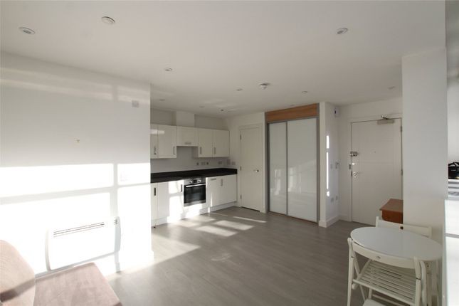 Flat for sale in Hatfield Road, St. Albans