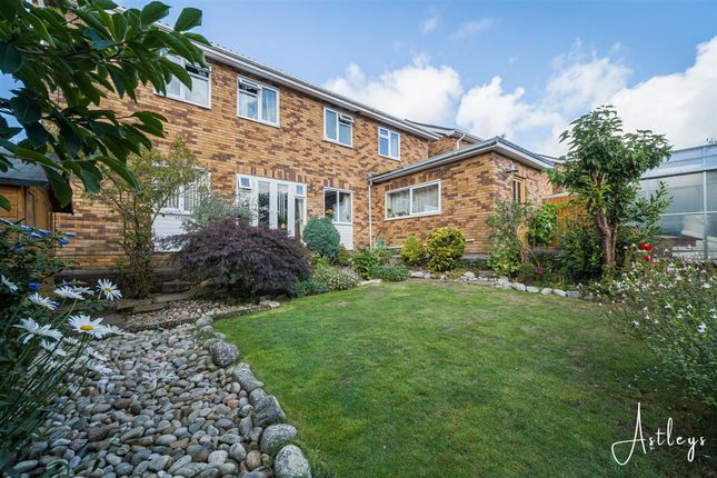 15, Crestacre Close, Swansea photo 4