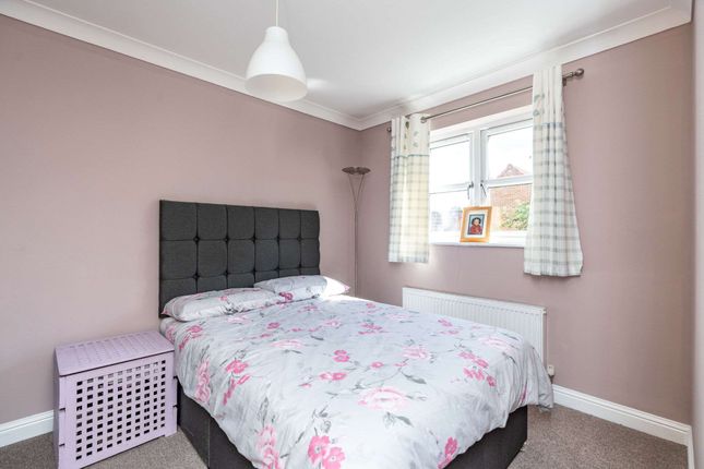 End terrace house for sale in Pulman Court, Spalding
