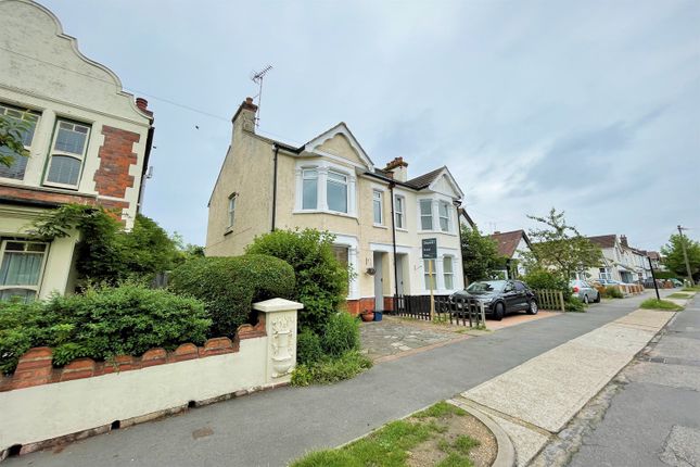 Thumbnail Flat to rent in Fernleigh Drive, Leigh-On-Sea