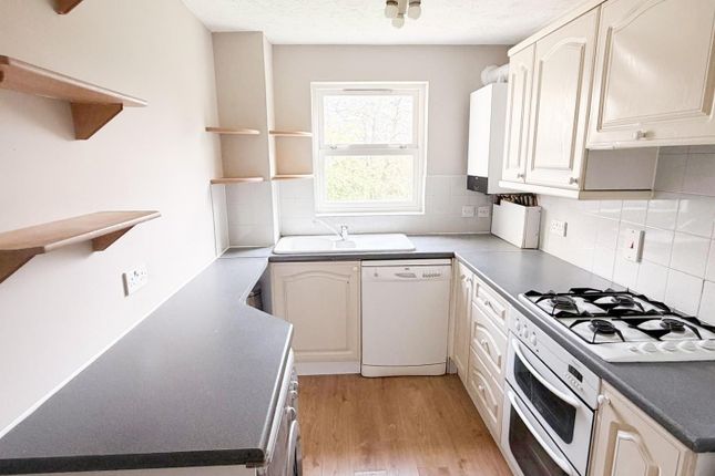 Flat 26, The Byfrons, Boundary Road, Farnborough photo 2