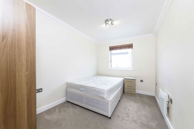 Highwood Close, London photo 4