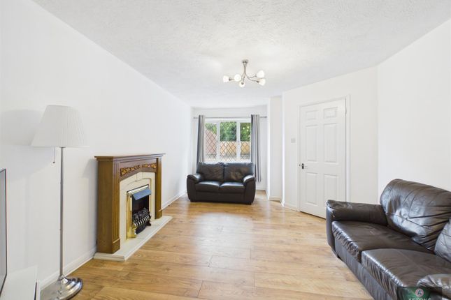 12, Graveney Road, Maidenbower photo 3