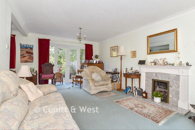 2, Herons Close, Billingshurst photo 2