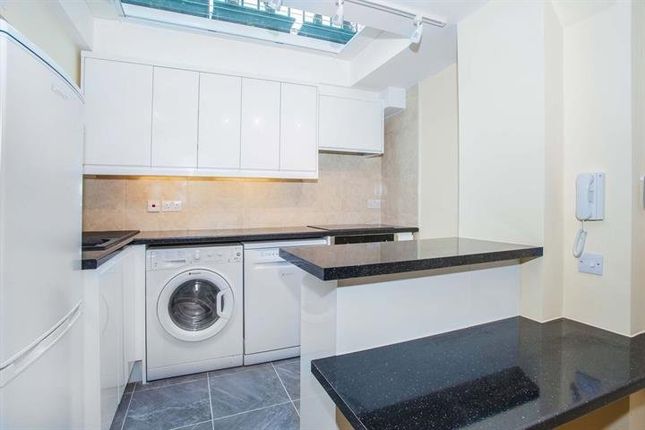 Flat to rent in Margravine Gardens, Barons Court, London
