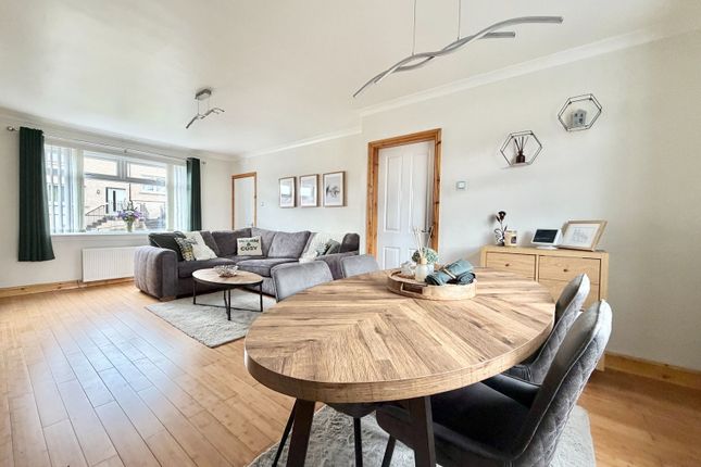 43, Fairfield Avenue, Bonnybridge photo 4