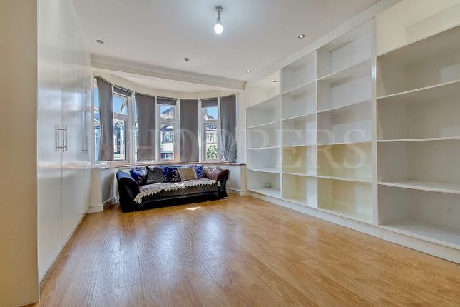 12, Sonia Gardens, London photo 3