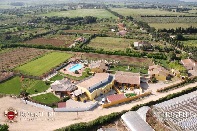 Thumbnail Leisure/hospitality for sale in Alghero, Sardinia, Italy