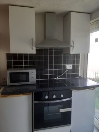 Flat 3, 310, Wanstead Park Road, Ilford photo 3
