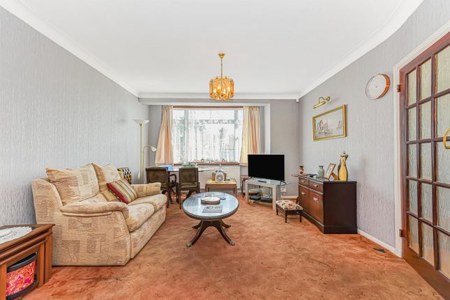 32, Larkshall Crescent, Highams Park photo 4