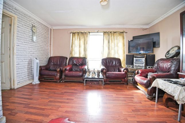 281, Maes-Y-Felin, Bridgend photo 3
