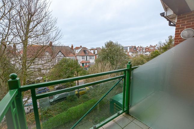 Flat 85, Montague Court, Hamlet Court Road, Westcliff-On-Sea photo 4