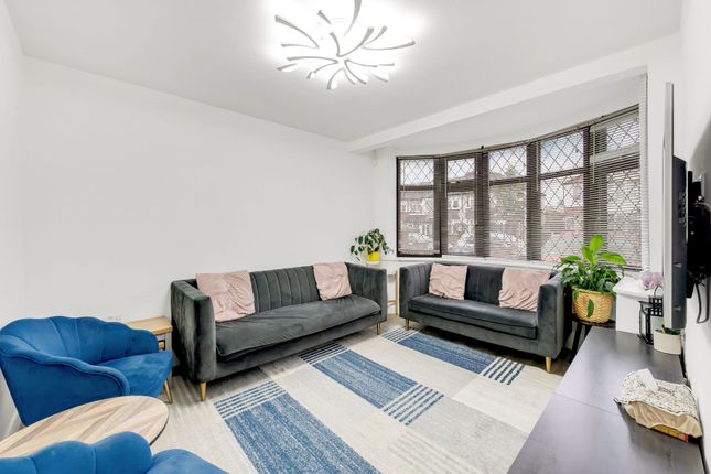 5 Ribchester Avenue, Perivale photo 4