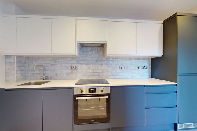 Flat 1 Orla Lodge 1a, High Mead, Greater London photo 4