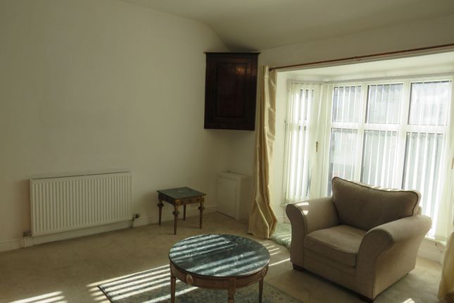 Top Flat, 59, Llangefni photo 3