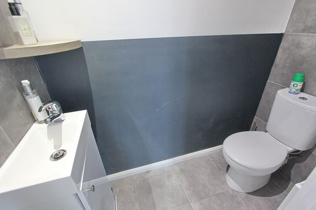 3 Berwick Avenue, Manchester photo 3