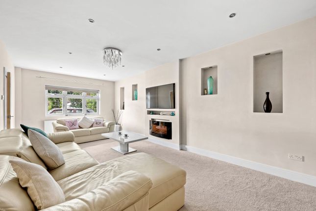 8 Ascension Road, Romford photo 4
