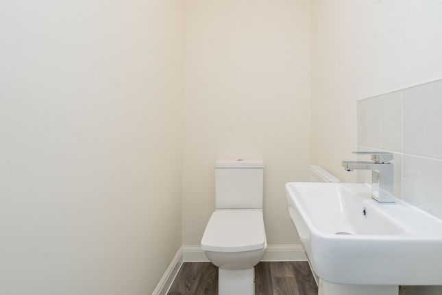 32, Cranwell Crescent, Milton Keynes photo 3