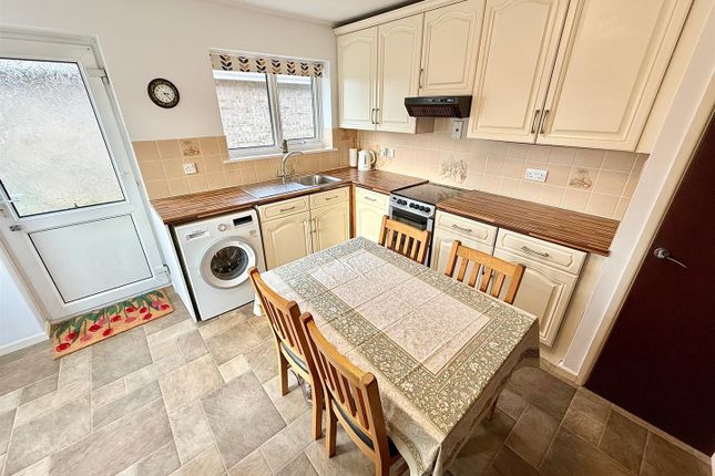 14, Firs Avenue, Great Yarmouth photo 2
