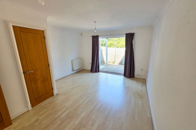 20, Taunton photo 3