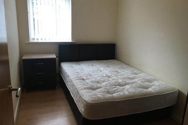 30, Sugar Mill Square, Salford photo 4