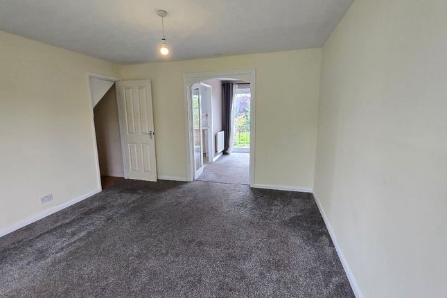 35 Pearly Bank, Oldham photo 5