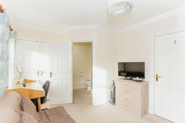 Town house for sale in South Park Drive, Papworth Everard, Cambridge