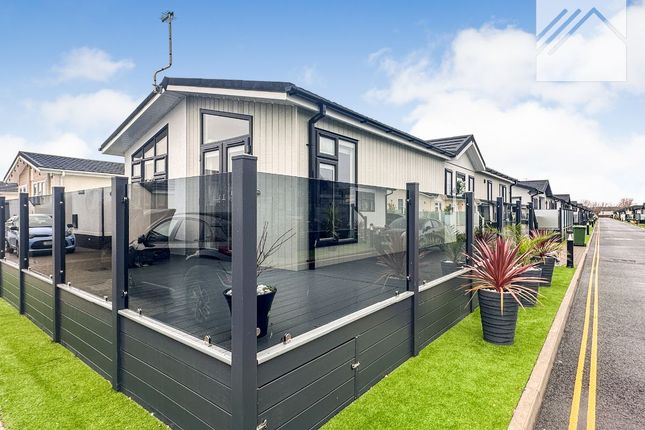 5 Shore Drive, Canvey Island photo 2