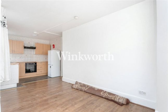 Flat to rent in Rainbow Court, 184-186 High Road, London
