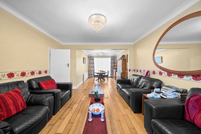 20, Peter Avenue, London photo 3