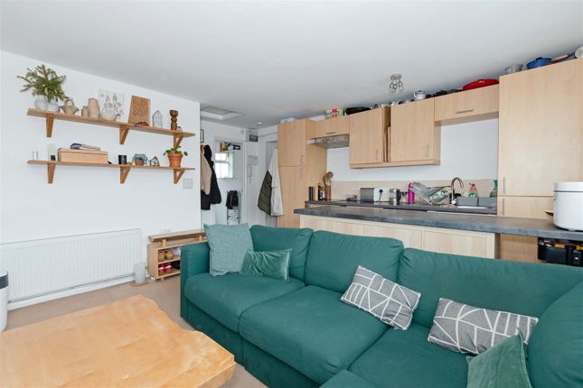 Flat for sale in Mendip Crescent, Worthing