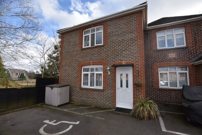 Thumbnail End terrace house to rent in London Road, Binfield, Bracknell