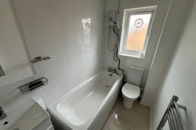 222, Streamside Close, London photo 5