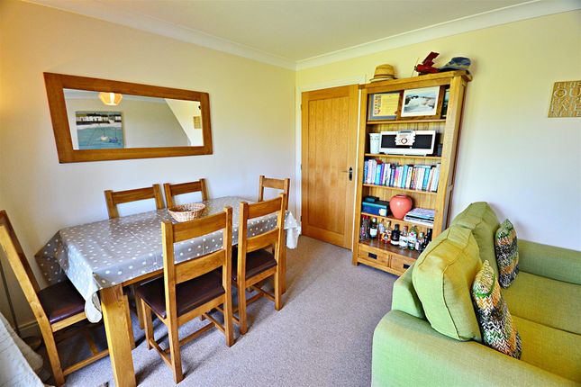 11, Green Meadow Close, Haverfordwest photo 3