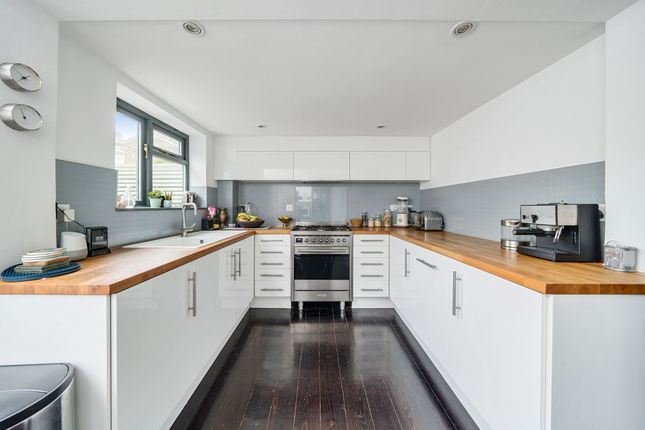 27, Cornwallis Road, London photo 3