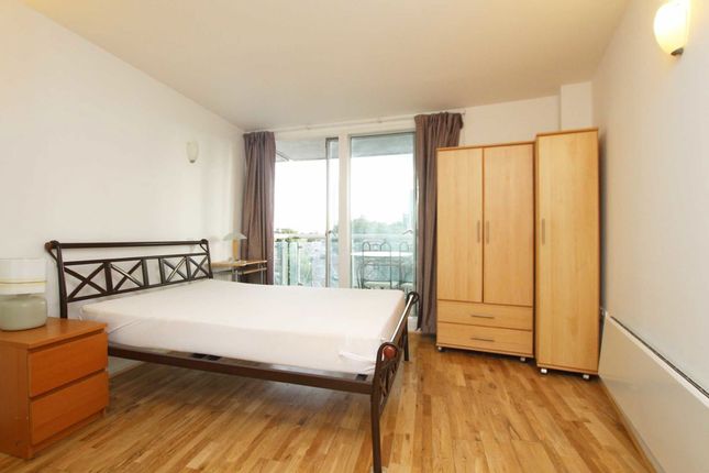 Flat 11, Lumina Building, 29, Prestons Road, London photo 4