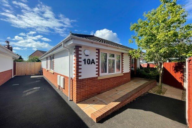 Thumbnail Bungalow to rent in Grove Road East, Christchurch