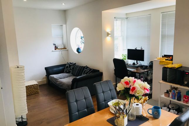 Flat to rent in Rydal Road, London