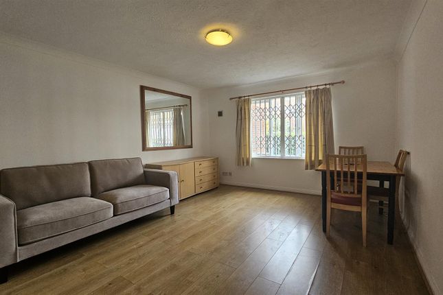Flat 84, 8, Rossetti Road, London photo 3