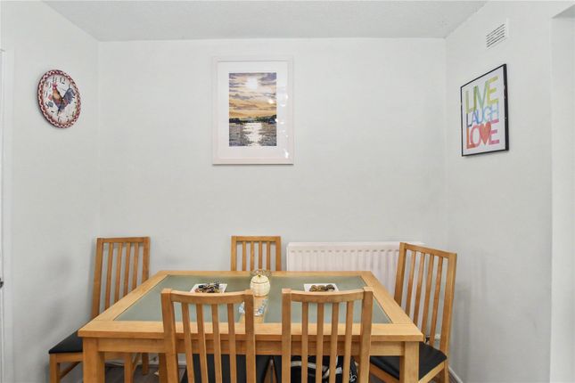 28, Gill Crescent, Somerset photo 3