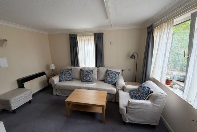24, Flat 24, Oakdene Close photo 2