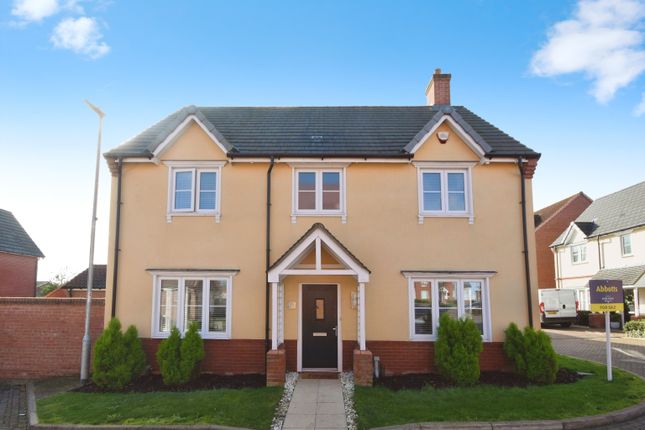 Thumbnail Detached house for sale in Abingdon Close, Dunton Fields, Laindon, Essex