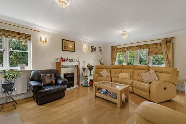 5 bed detached house for sale in Gloucester GL19 – £650,000
