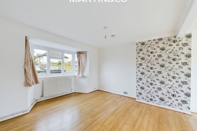 4, Stuart Way, Staines-upon-thames photo 2
