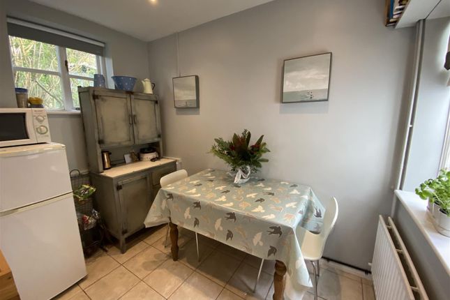 15, Woods Passage, Hastings photo 4