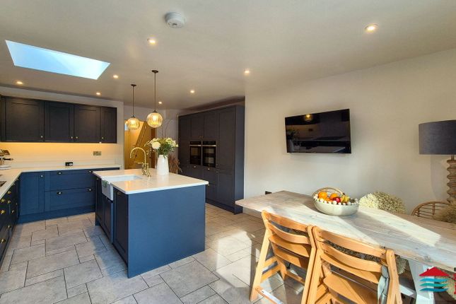 Daron, 5 St. Peters Terrace, Pwllheli photo 4