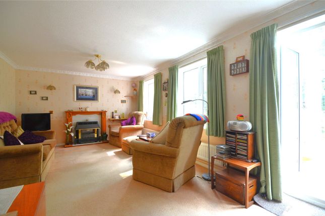 56, Farm Close, West Sussex photo 4