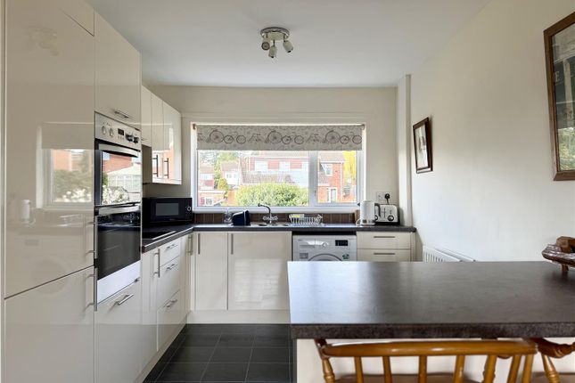 9, Angela Close, Hereford photo 3