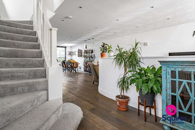 91 Southfields, London photo 5