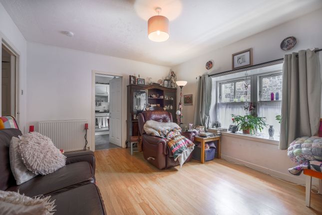 Flat 3, 2, Main Street, Ochiltree photo 4